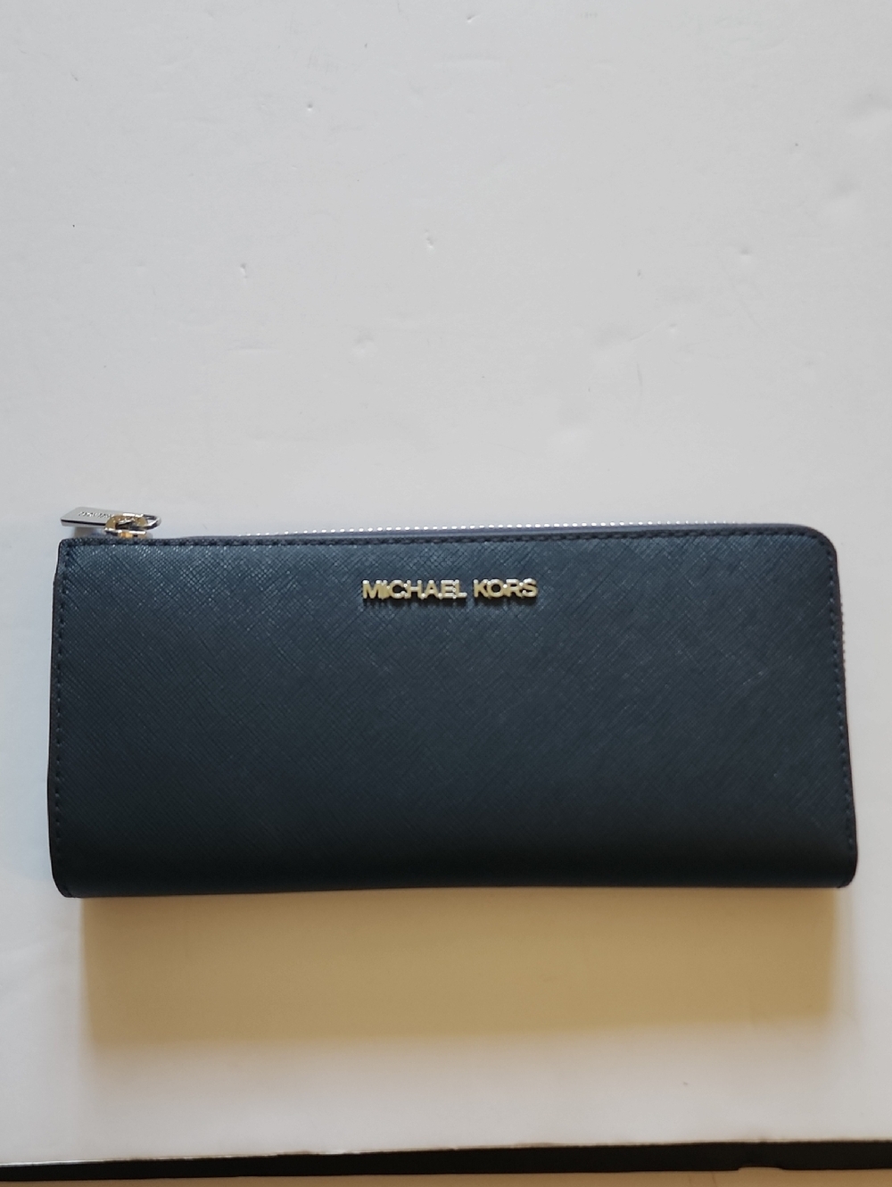 Michael Kors Jet Set Travel Continental Saffiano Leather Wallet.